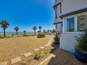 Sea front, wifi, secure, ocean facing apartment